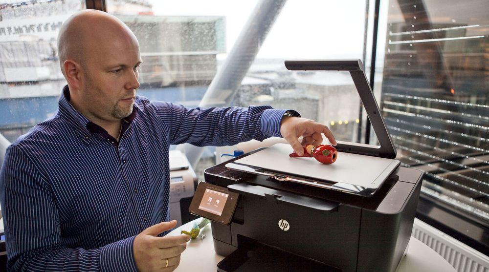 Produktsjef Rune Vintervoll demonstrerer HPs nye 3D-skanner.