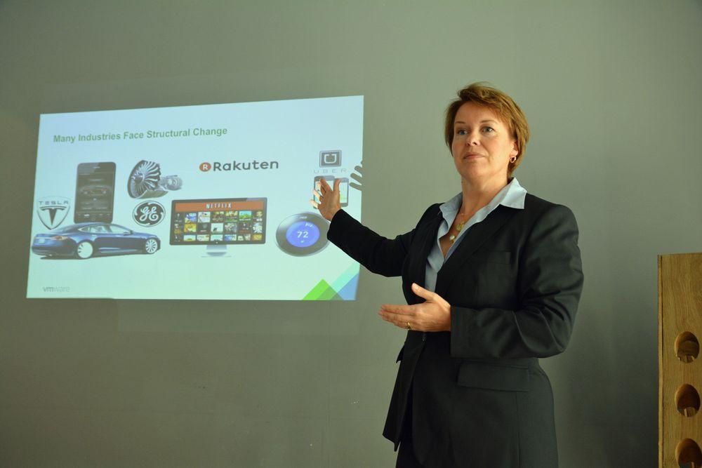 Nina Gullerud i VMware vil at norske bedrifter skal klare å lage like viktigte tjenester som utenlandske aktører klarer.