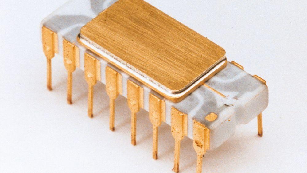 Verdens første kommersielt tilgjengelige mikroprosessor, Intel 4004.