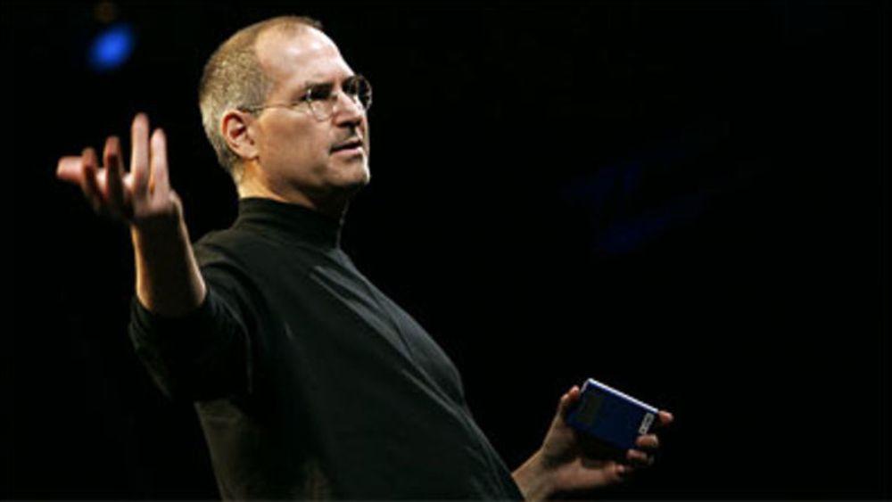 Steve Jobs tok over et nesten konkurs Apple i 1997, og har siden vært svært restriktiv med å utbetale utbytter. Nå bugner selskapet av kontanter. Etter Jobs bortgang begynner presse på at Apple skal utbetale noe til aksjonærene. 