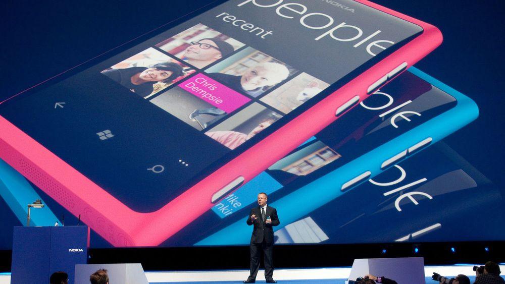 Nokias toppsjef Stephen Elop ved den storstilte lanseringen av selskapets første Windows-mobil i London i fjor høst.