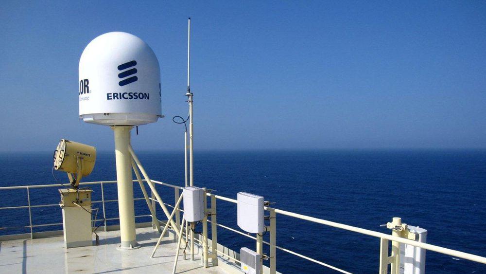 Lokale basestasjoner for mobil, sammen med utvidet satellittkommunikasjon, gir shippingselskapet Maersk muligheten til å følge med i fartøyenes drift i sanntid.