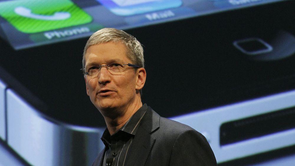 Tim Cook slår tilbake mot beskyldningene om at Apple ikke gjør nok for å bedre arbeidsforholdene hos underleverandører.
