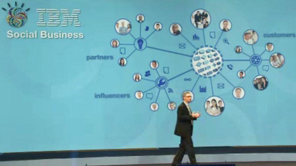 IBM Lotus-sjef Alistair Rennie under åpningen på Lotusphere i morges: Poenget er å følge løpende med i hvordan ikke bare kunder og partnere reagerer, men også &#8211; og kanskje særlig &#8211; de innflytelsesrike.