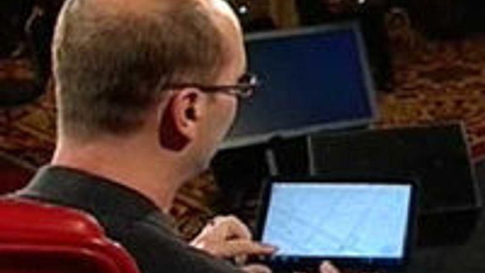 Andy Rubin viser fram Motorola-tabletprotyp med "Honeycomb"-utgaven av Android