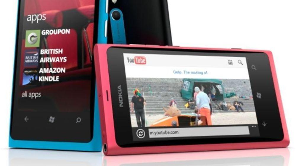 Nokia er svært fornøyde med salgstallene for Lumia 800, men vil foreløpig ikke komme med konkrete salgstall. 