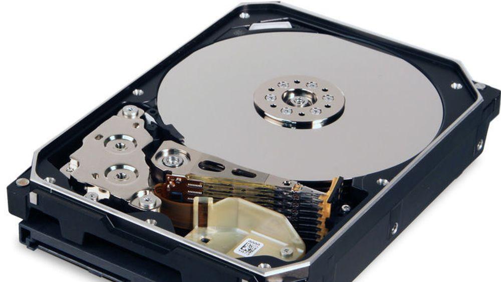 Bilde av den heliumforseglede 8 terabyte-disken.