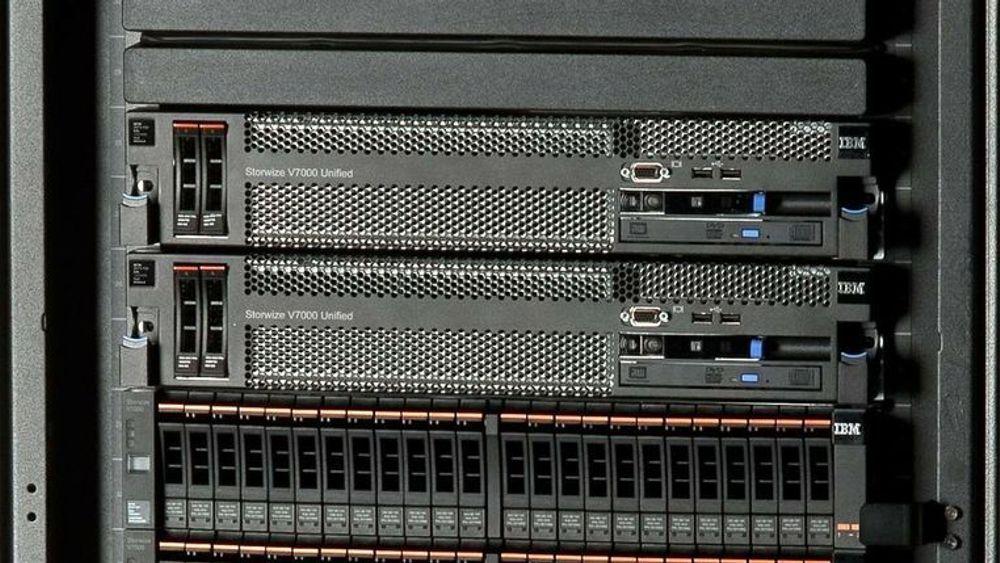 IBM opplever svikt i salget av lagringsprodukter i N-serien, som i praksis er Netapp-systemer med IBM-logo. Nå vil de bryte samarbeidet og konsentrere seg om eget utstyr, som avbildede Storwize, ifølge Bloomberg.