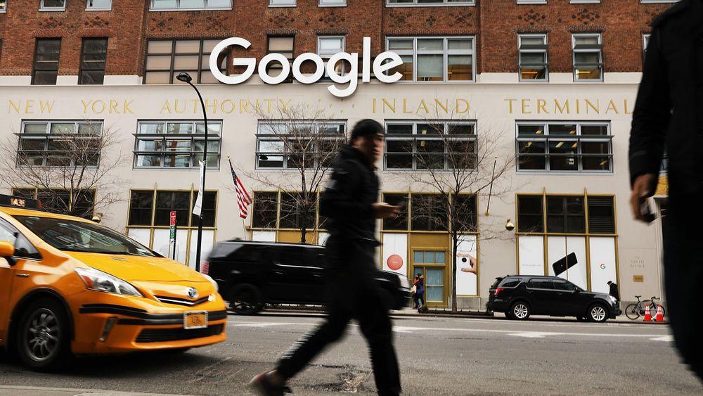 Arkivbilde tatt utenfor Googles kontorbygg i Chelsea-distriktet på Manhattan i New York.