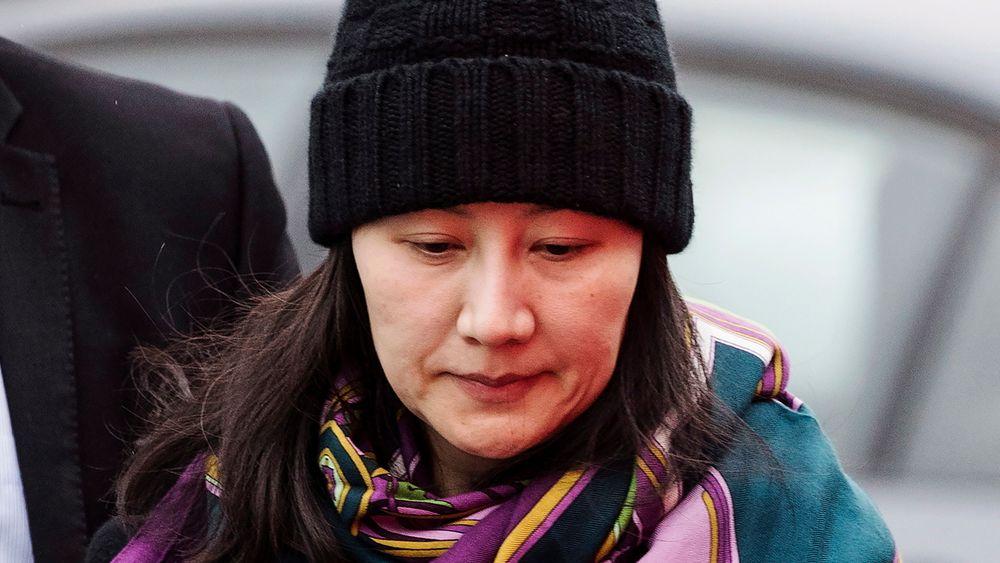 Huaweis finansdirektør Meng Wanzhou på vei til et rettsmøte i Vancouver i midten av desember 2018. Kina forlanger nå at USA dropper sitt utleveringskrav.