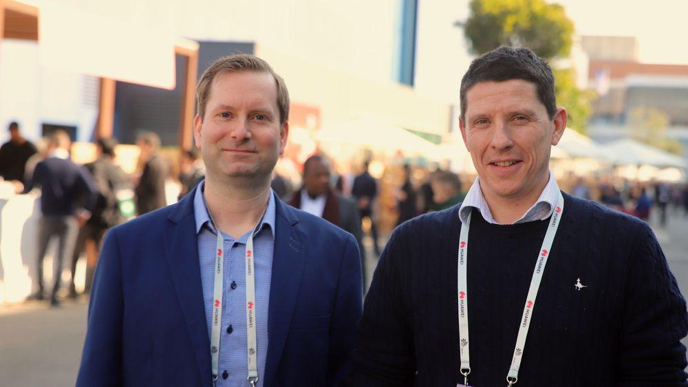 Anders Stensland (til venstre) og Matt Groom er eksperter på Hololens, og enhetsledere i Bouvet.