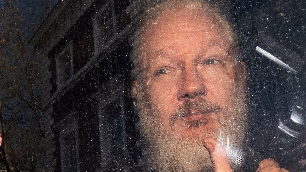 Assange hadde bodd på Ecuadors ambassade i London i hele sju år, etter at han dro dit og søkte om politisk asyl i 2012.