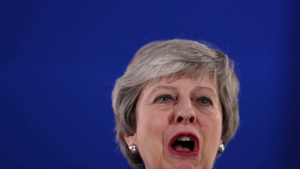 Storbritannias hardt pressede statsminister Theresa May rammes på nytt av politisk storm. 