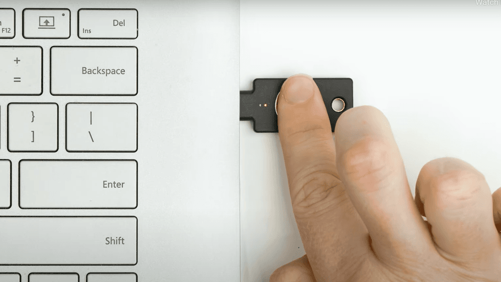Yubico har sluppet fysiske sikkerhetsnøkler med innebygget fingeravtrykkleser.