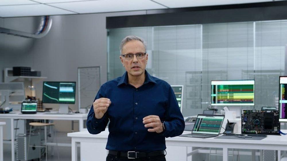 Johny Srouji, Apples direktør for maskinvare, introduserte selskapets nye kraftige systembrikker M1 Pro og Max under «Unleashed»-eventet.